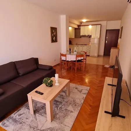 Apartments Baska Voda 巴什卡沃达