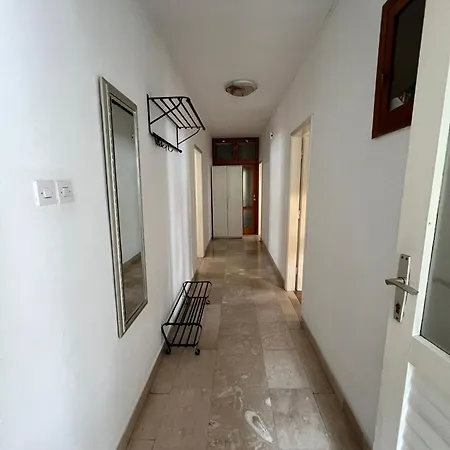 Apartments Baska Voda شقة *
